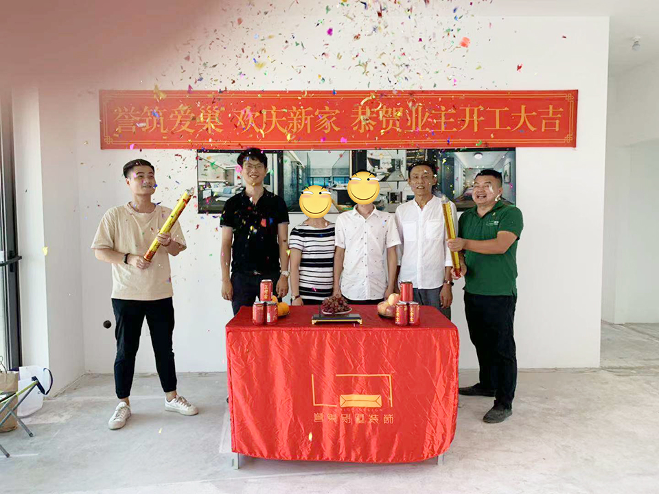 恭喜華聯(lián)城市Z先生、H小姐開(kāi)工大吉